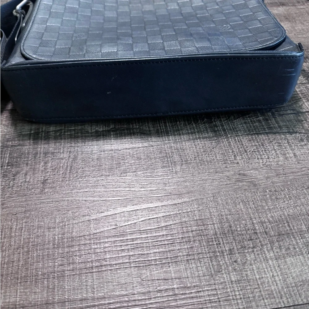 Louis Vuitton elegant louis